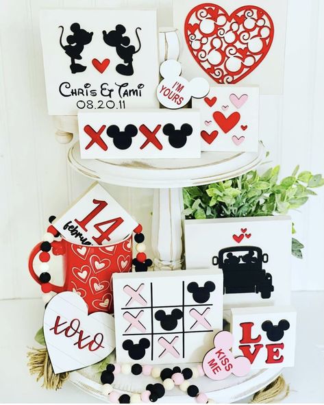 Disney Valentines Day Decorations, Valentine Dinner Decorations, Disney Decorations, Forge Ideas, 2x4 Crafts, Glowforge Projects, Disney Diy Crafts, Glow Forge, Tray Decoration