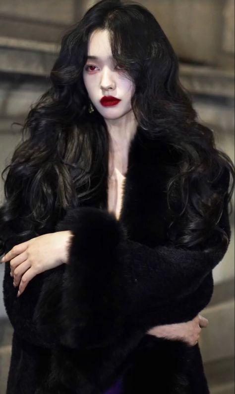 Long Gothic Hair, Gothic Hairstyles, Dita Von Teese, Hair Reference, Curly Hair Tips, American Beauty, Portrait Inspiration, Photo Reference, Aesthetic Hair