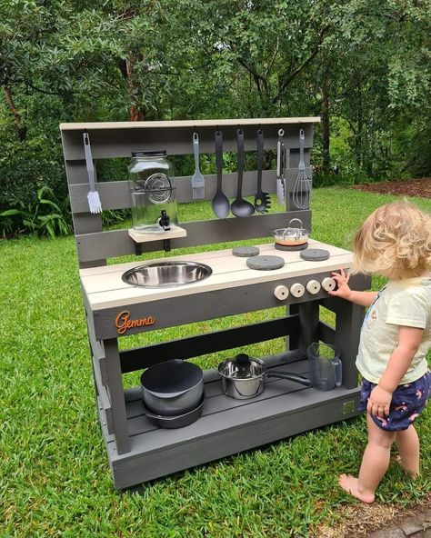 Kids Garden Play Area, Decorating Ideas For Party, Outdoor Play Kitchen, Mud Kitchen For Kids, Backyard Kids Play Area, Diy Mud Kitchen, Play Kitchens, Back Deck Decorating, Kids Outdoor Play