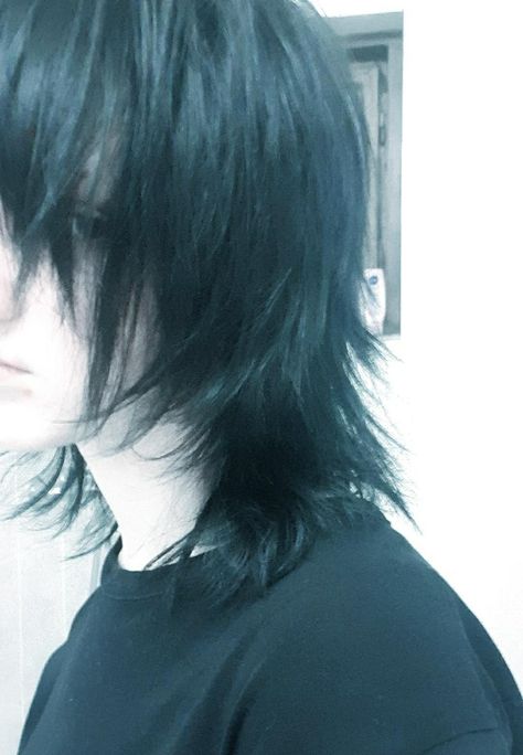 Male Hairstyles Thick Hair, Messy Medium Haircut, Wolfcut Masculine, Long Emo Hair Men, Shaggy Emo Hair, Long Hair Emo Boy, Spiky Long Hair, Male Emo Hair, Spiky Wolfcut