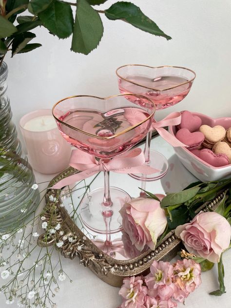 Heart shaped glasses, wine glass, martini glass, cocktail, coquette, pink, girly, valentine’s day inspo, roses, heart shaped macarons, mirror tray Rose Wine Glass Aesthetic, Drink Tray Ideas, Different Glasses For Drinks, Heart Shaped Wine Glasses, Pink Cocktail Glasses, Heart Shaped Champagne Glasses, Rose Pink Decor, Heart Wine Glasses, Cute Drink Glasses