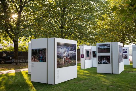 Exhibition Ideas, Museum Exhibition Design, Design Exhibition, Photography Exhibition, Exhibition Display, Exhibition Booth, Gallery Design, Outdoor Photos, Museum Exhibition