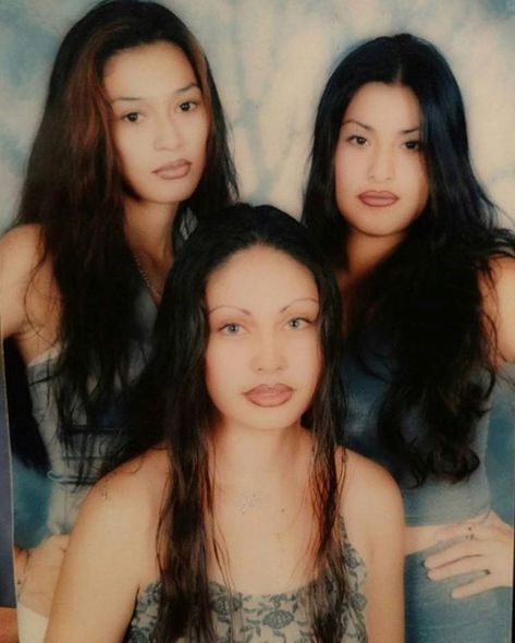 @firmehinas1 Chola Aesthetic, Chola Makeup, Chicana Aesthetic, 90s Latina, 2000s Photoshoot, Chica Chola, Gangsta Girl Style, Chola Girl, Latina Aesthetic