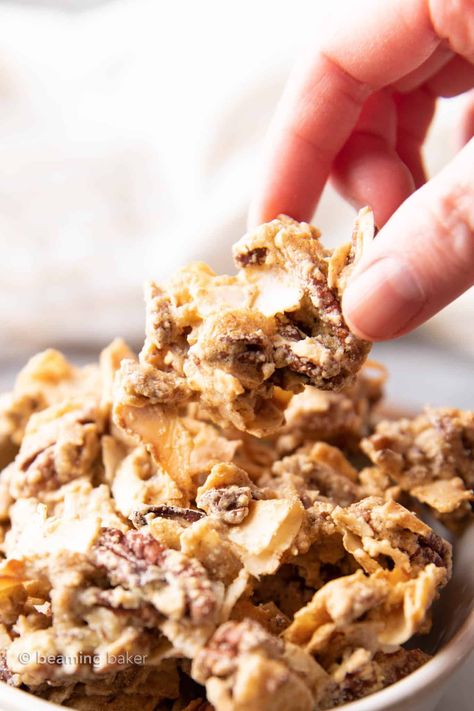 4 Ingredient Best Keto Granola Recipe (Low Carb) - Beaming Baker Keto Granola Recipe, Beaming Baker, Granola Ingredients, Low Carb Granola, Granola Bites, Granola Clusters, Recipe Low Carb, Keto Granola, Healthy Eating Snacks