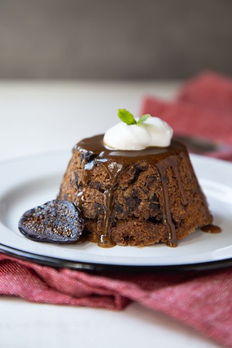 Holiday figgy pudding made with brandy and California Dried Figs! Figgy Pudding Recipe, Fig Pudding, Dried Fig Recipes, Fig Dessert, Aka Christmas, British Pudding, Christmas Pudding Recipes, Creative Dessert Recipes, Figgy Pudding