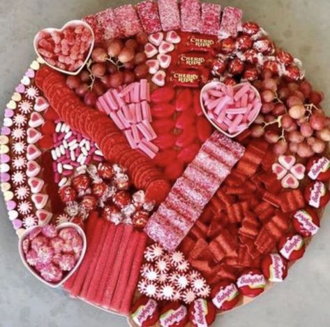 Pink Party Foods, Pink Snacks, Spa Food, Christmas Platter, Party Food Buffet, Charcuterie Inspiration, Sleepover Food, Party Food Platters, Valentines Day Food