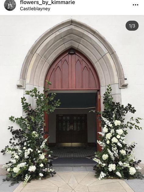 Wedding Flower Arch, Flower Room Decor, Church Wedding Decorations, Flower Arch, Wedding Arch Flowers, Arch Flowers, Floral Arch, Chapel Wedding, Church Decor