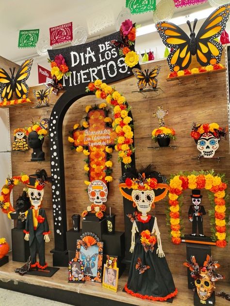 Ofrenda Arch Diy, Dia De Los Muertos Trunk Or Treat Ideas, Day Of The Dead Bulletin Board, Dia De Los Muertos Trunk Or Treat, Day Of The Dead Decor, Ofrendas Ideas, Dia De Los Muertos Door Decorating Ideas, Coco Decorations, Dia De Los Muertos Crafts Ideas