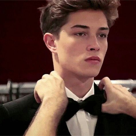 Chico Lachowski, Male Model Face, 90s Men, Francisco Lachowski, Mens Haircuts Short, Model Face, Aesthetic Guys, Attractive Guys, Hot Actors