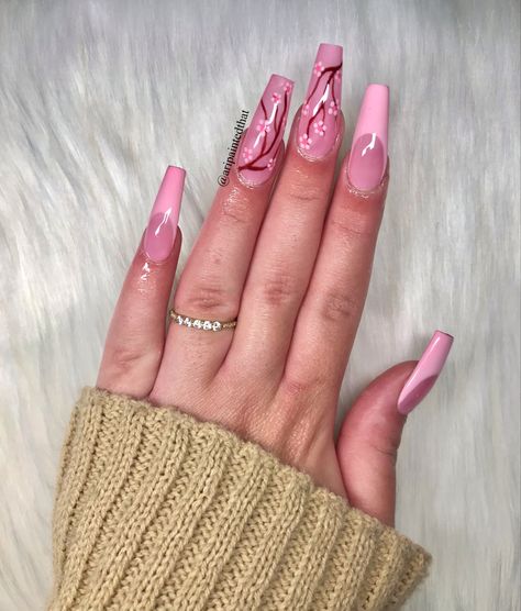 Cherry Blossom Pink Nails, Red Cherry Blossom Nails, Pink Cherry Blossom Nails, Japan Nails Design Tokyo, Sakura Nails Design, Japanese Cherry Blossom Nails, Sakura Nails, Blossom Nail Art, Sakura Nail Art