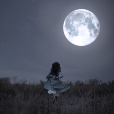 Moon Goddess Photography, Midnight Photoshoot Ideas, Moon Themed Photoshoot, Moon Woman Aesthetic, Moon Portrait Photography, Moon Photoshoot Ideas, Girl Moon Aesthetic, Full Moon Photoshoot, Dark Photoshoot Aesthetic