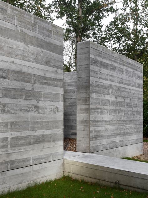 Gallery of Villa BA / gosseye + verbeke - 3 Concrete Path, House Elements, Concrete Houses, Minimal Architecture, Concrete Bricks, Architectural Section, Bungalow Design, Forest Road, Bauhaus Design