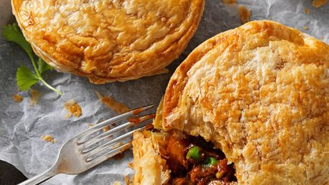 Take your taste buds on a trip to Morocco with these luscious lamb pies. TIP: For a shortcut, buy slow-cooked shredded lamb at the supermarket. Slow Cooked Moroccan Lamb, Lamb Pie, Crockpot Meal, Moroccan Lamb, Meat Pies, Slow Cooked Lamb, Lamb Dishes, Moroccan Food, Lamb Recipes