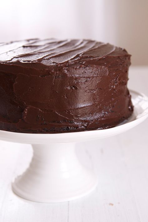 Epic chocolate cake Chocolate Fudge Cake Recipe, Fudge Cake Recipe, Ultimate Chocolate Cake, Fudgy Brownie Recipe, Chocolate Mud Cake, Cake Cafe, Chocolate Fudge Cake, Mud Cake, Chocolate Toffee