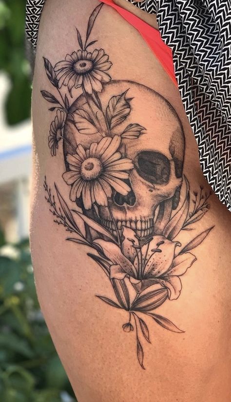 Pretty Skull Tattoos, Best Feminine Tattoos, Tattoo Design Ideas For Women, Floral Skull Tattoos, Skull Thigh Tattoos, Floral Thigh Tattoos, Thigh Tattoo Designs, Girl Arm Tattoos, Tattoos For Women Flowers