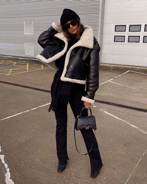 40 ways to wear the shearling coat Faux Shearling Coat Outfit, Shearling Coat Outfit, Trending Winter Outfits, Shearling Jacket Outfit, Sherpa Jacket Outfit, Biker Jacket Outfit, Fur Jacket Outfit, Black Coat Outfit, Moto Jacket Outfit