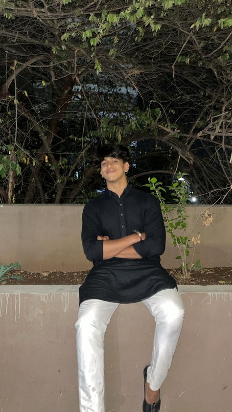 Kurta Photoshoot Men, Boys Kurta Poses, Aesthetic Kurta Poses For Men, Poses For Boys In Kurta, Boys In Kurta, Indian Boys Aesthetic, Dressing Sense For Men, Poses For Boys, Caption For Boys