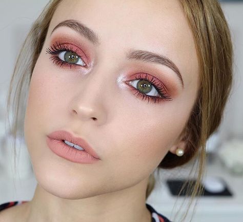 Beauty Eye Trends, Mekap Mata, Red Eye Makeup, Different Makeup Looks, Makeup Looks For Green Eyes, Glittery Eyes, Peach Eyeshadow, Kathleen Lights, Pink Eye Makeup