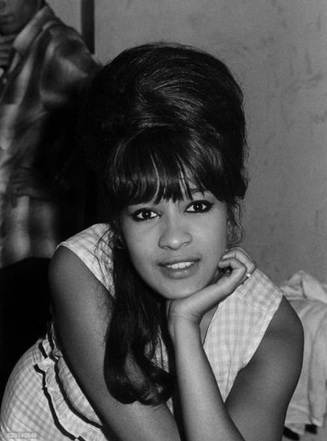 Portraits of a Very Young Ronnie Spector in the 1960sPortraits of a Very Young Ronnie Spector in the 1960s Ronnie Spector, 60s Girl, The Ronettes, 1960s Music, Wall Of Sound, Vintage Black Glamour, Women In Music, Nails Makeup, Glamour Makeup