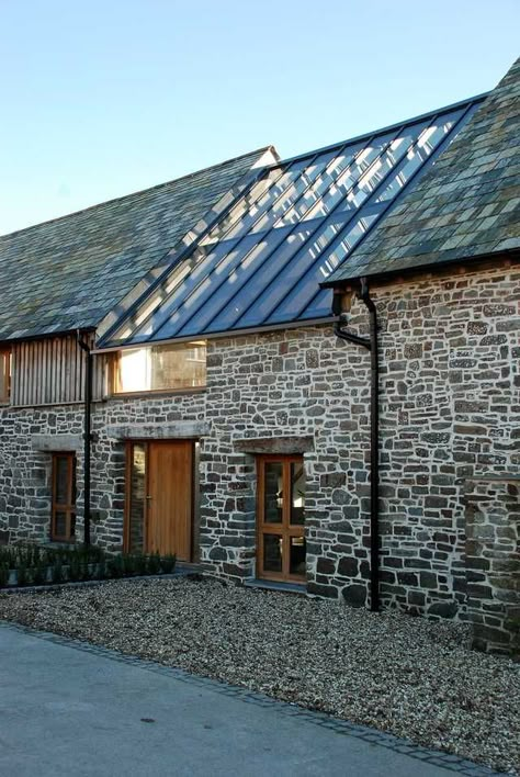 Architecture dump: Where Old meets New - Imgur Bude Cornwall, Architecture Renovation, Converted Barn, Barn Renovation, Project Portfolio, Barn Conversion, Glass Roof, Modern Barn, Doors And Windows