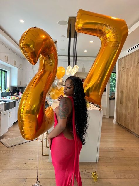 Dearra Taylor Outfits, 27 Birthday Ideas, Dearra Taylor, Happy 27th Birthday, 17th Birthday Ideas, 21st Birthday Photoshoot, Birthday Ideas For Her, Grad Photoshoot, 27th Birthday