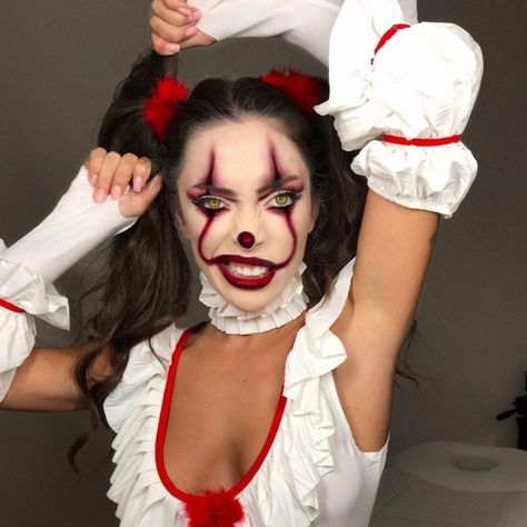 Pennywise Halloween Costume, Creepy Clown Makeup, Epic Halloween Costumes, Handmade Halloween Costumes, Clown Halloween Costumes, Joker Halloween, Creepy Halloween Makeup, Halloween Makeup Ideas, Pretty Halloween Costumes