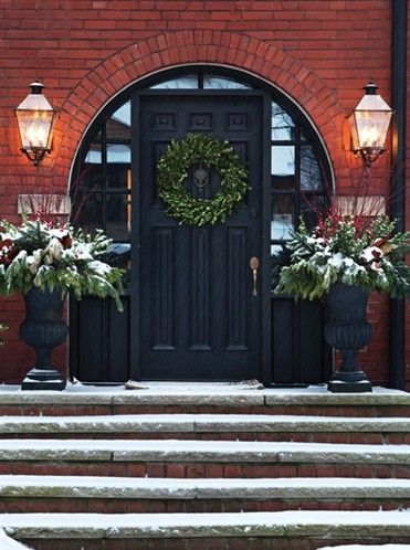 RAZMATAZ: How Sarah Richardson and other Canadian Designers do Christmas decor. Winter Planters, Christmas Urns, Traditional Front Doors, Christmas Thoughts, Christmas Branches, Front Door Christmas Decorations, Christmas Planters, Enchanted Home, Black Door