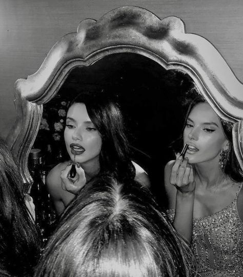 Lima Model, Cindy Kimberly, Vanity Fair Oscar Party, Friend Goals, Alessandra Ambrosio, Black And White Aesthetic, Adriana Lima, Friend Photoshoot, Star Girl