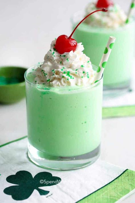 Boozy Shamrock Shake - Spend With Pennies Shamrock Shake Mcdonalds, Mcdonalds Mocha Frappe, Homemade Shamrock Shake, Shamrock Shake Recipe, Green Drink, Shamrock Shake, Milkshake Recipes, Milk Shakes, Green Food Coloring