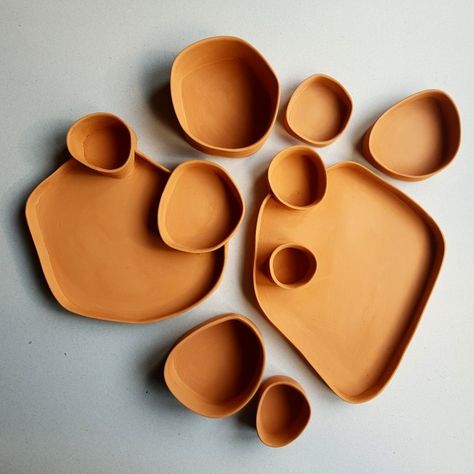 Terracotta Ceramics Handmade, Handbuilding Ceramics Ideas, Handmade Ceramics Ideas Inspiration, Red Clay Pottery Ideas, Red Clay Ideas, Red Clay Ceramics, Pottery Shapes Ideas, Handbuild Ceramics, Hand Building Ceramics