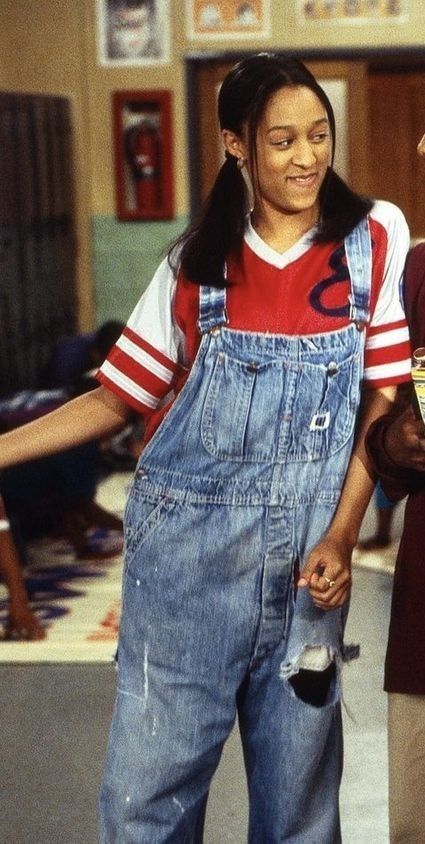 Overall Outfits 90s, 90s Baggy Fashion, Baggy Overalls Outfit 90s, Overalls Outfit 90s, Baggy Overalls Outfit, 90s Overalls Outfit, Throwback Thursday Outfits Spirit Week, 90s Baggy Style, Throwback Thursday Outfits