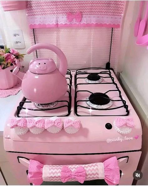 Kawaii Kitchen Decor, Coquette Kitchen, Croquette Kitchen Aesthetic, Kawaii Apartment Kitchen, Pink Barbie House Aesthetic, Coquette Apartment Kitchen, Pink Kawaii Couch, Pink House Interior, Pink Apartment