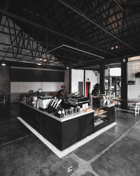 Gym Cafeteria Design, Warehouse Coffee Shop, Gym Cafe Design, Vitamin Bar, Industrial Coffee Shop, Gym Cafe, Coffee Shop Counter, Loft Cafe, Cafeteria Design