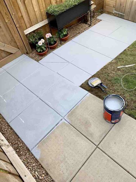 How to DIY : Concrete Garden Slab Stencilling – Home Ideology Painted Concrete Slabs Outdoor, Concrete Slab Makeover, Plastic Foldable Table Makeover, Patio Painting Ideas Concrete, Concrete Paving Slabs Ideas, Painting Slabs In Garden, Painting Patio Slabs Backyards, Diy Garden Makeover, Painted Garden Slabs Patio