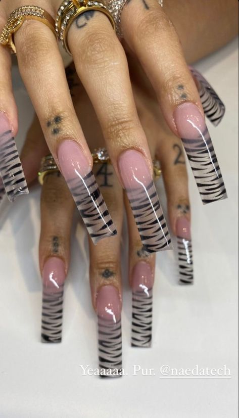 Kodak Black Nails, Curved Stiletto Nails, Oldies Nails, Black French Tip Nail, Dominican Nails, Black French Tip, Bday Nails, French Tip Nail Art, French Manicures