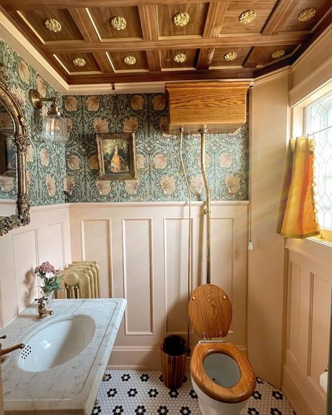 https://www.instagram.com/p/CciPsKNruLA/?igshid=MDJmNzVkMjY= English Cottage Bathroom, Cottage Walls, English Bathroom, English Cottage Bedroom, Modern Georgian, Dark Basement, Cottage Bathroom Ideas, House Renos, Bathroom Powder Room