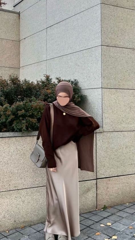 Muslim Women Outfits, Modest Skirt Outfits Muslim, Skirt Modest Outfits, Fashion Aesthetics Types, Hijab Skirt Outfit, Hijabi Skirt Outfits, Skirt Hijab Outfit, Hijabi Modest Outfits, Outfit Muslim