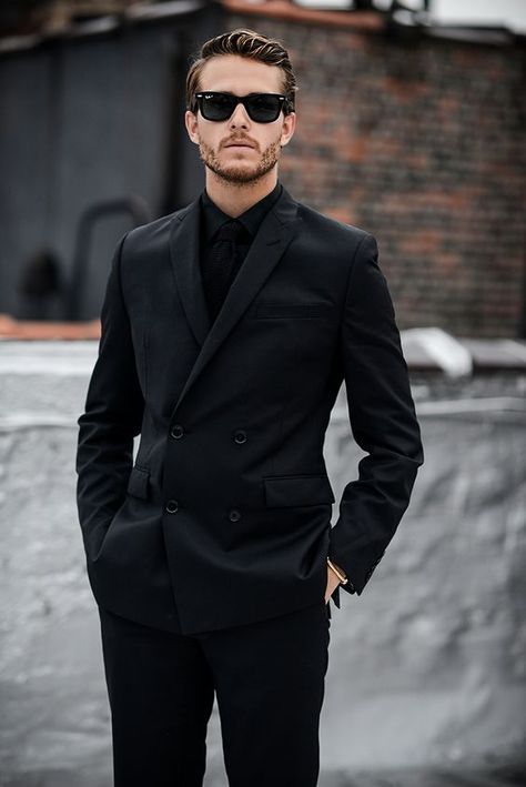 Black is by far one of the most popular colors when it comes to fashion, and it’s easy to see why. The color black... Gentleman Mode, Formal Suits Men, All Black Suit, Black Outfit Men, Black Suit Men, Slim Fit Coat, Wearing All Black, Men’s Suits, Black Suit