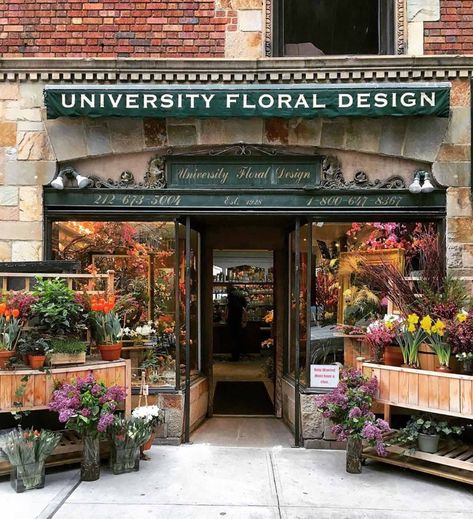 Nyc Flower Shop, New York Shopping, New York Flower, Flower Shop Decor, Flower Shop Design, Green Bubble, Flower Shops, Flower Store, Florist Shop