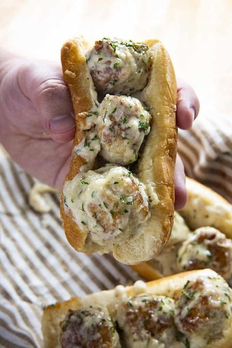 Fresh Recipes Dinner, Easy Chicken Alfredo, Venison Meatballs, Meatball Sub Recipe, Salty Marshmallow, Chicken Meatball, Meatball Sub, Super Easy Dinner, Meatball Subs