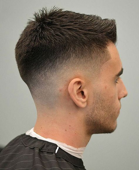 Trendy Haircuts For Men, Men With Thick Hair, Thick Hairstyles, Short Sides Haircut, Side Haircut, Best Haircuts For Men, Low Fade Haircut, Trendy Mens Haircuts, Classic Haircut