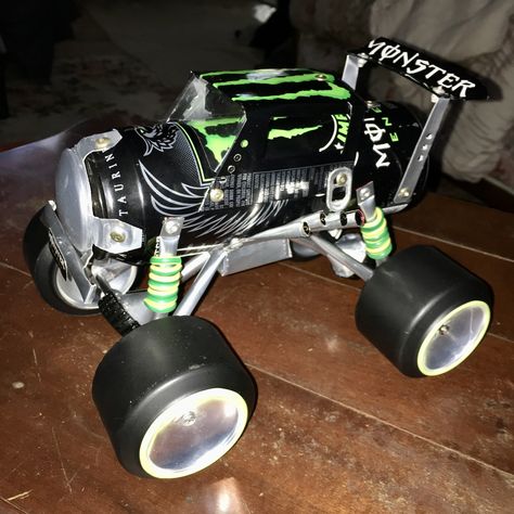 Soda can monster truck, crafted for one of my grandsons. All recycled materials were used. Monster Can Craft Ideas, Soda Cans Diy, Diy Recycled Toys, Alt Diys, Monster Cans Diy, Creative Toy Storage, Pop Can Crafts, Soda Can Crafts, Monster Craft