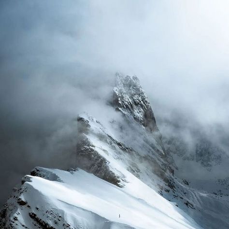 Stay & Wander on Instagram: "Rising majestically above the clouds, the peaks of the Dolomites offer a view that is simply breathtaking. From thrilling mountaineering expeditions to peaceful hikes, the Dolomites are a true natural wonder that captivates adventurers and nature lovers alike. Photo by @joshbagshawe #stayandwander" Above Clouds, Mountain Aesthetic, Winter Arc, Whole Universe, The Dolomites, Above The Clouds, Mountaineering, Outdoor Hiking, The Clouds