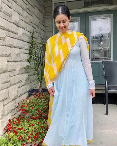 Jasmeet looks so pretty in this pale blue, long chooridaar sleeve anarkali paired with a hand dyed/ hand embroidered tie-dye duppata!… Gown With Dupatta, Embroidered Tie, Suits Design, Anarkali Suits, Indian Fashion Dresses, Kurta Designs, Suit Shop, Indian Wear, Indian Outfits