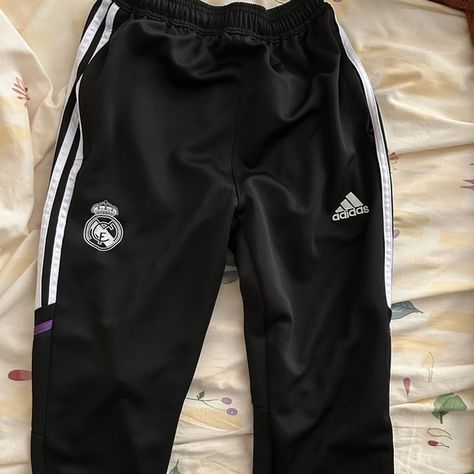 Men's Real Madrid Soccer Training Pants 2022/23 John 3 30, Real Madrid Soccer, Sew On Badges, Training Pants, Soccer Training, Aesthetic Photography, Real Madrid, Madrid, Soccer