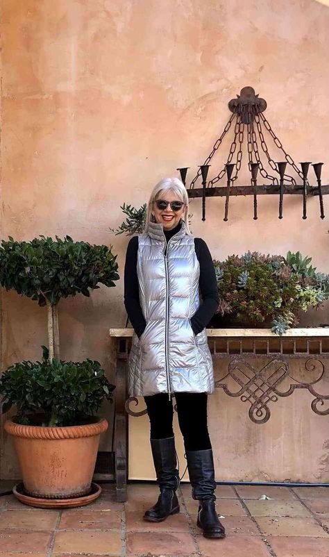 cindy hattersley in long silver puffer vest #fashionover50 #over50fashion #wintercoats #grayhair Silver Vest Outfit Women, Silver Puffer Vest Outfit, White Puffer Vest Outfit, Plaid Vest Outfit, Vest Women Outfit, Winter Vest Outfits, Long Puffer Vest, Vest Outfit Women, Moncler Jacket Women