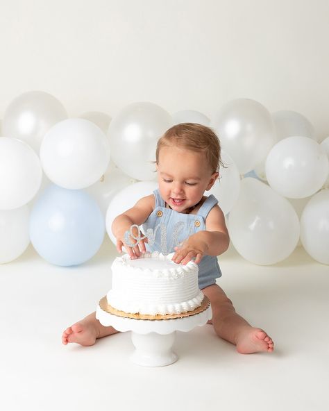 Baby Smash Cake Photoshoot, Baby Smash Cake, Framingham Massachusetts, Cake Photoshoot, Baby Birthday Photoshoot, Golf Birthday Party, Baby Cake Smash, 1st Birthday Pictures, 1st Birthday Photoshoot