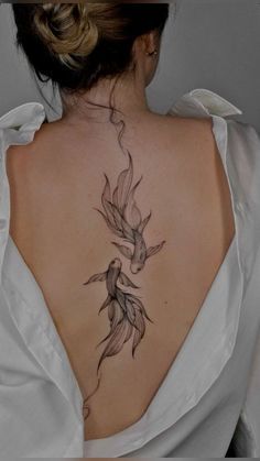 Koi Tattoo, Makeup 101, Pieces Tattoo, Koi Fish Tattoo, Spine Tattoos For Women, Spine Tattoo, Back Tattoo Women, Spine Tattoos, Art Tattoos