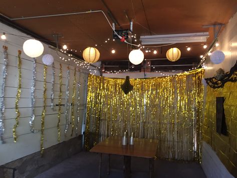 How To Turn Your Garage Into A Party Room, Garage Birthday Party Ideas, Small Apartment Party, Garage Party Room, Garage Party Set Up Ideas, Garage Party Decorations, Apartment Party, Broadway Party, Garage Party