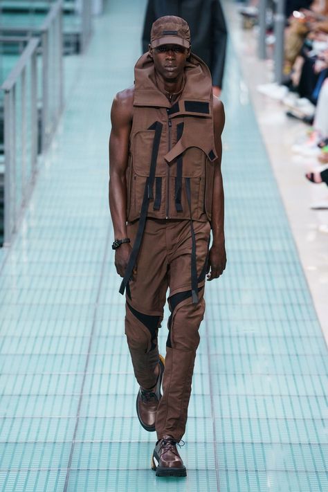 How Men’s Street Style Is Influencing Runway Trends—From Short Shorts to Crystals | Vogue Utility Vest Outfit Men, Utility Vest Outfit, Spring Menswear, Menswear 2020, Vest Outfits Men, 2020 Runway, Men's Activewear, Runway Trends, Mens Winter Fashion